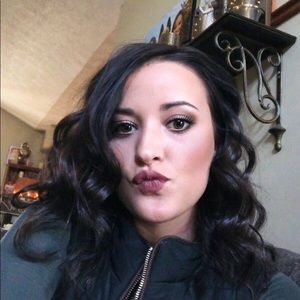 Meet your Posher, Carly